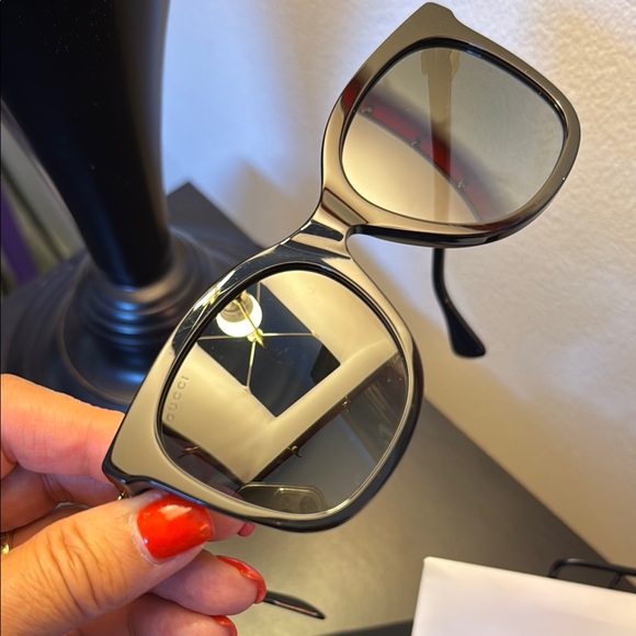 Gucci Black Luxury Sunglasses with Case, Pouch, Cloth and Pamphlets. Auth - Picture 12 of 16